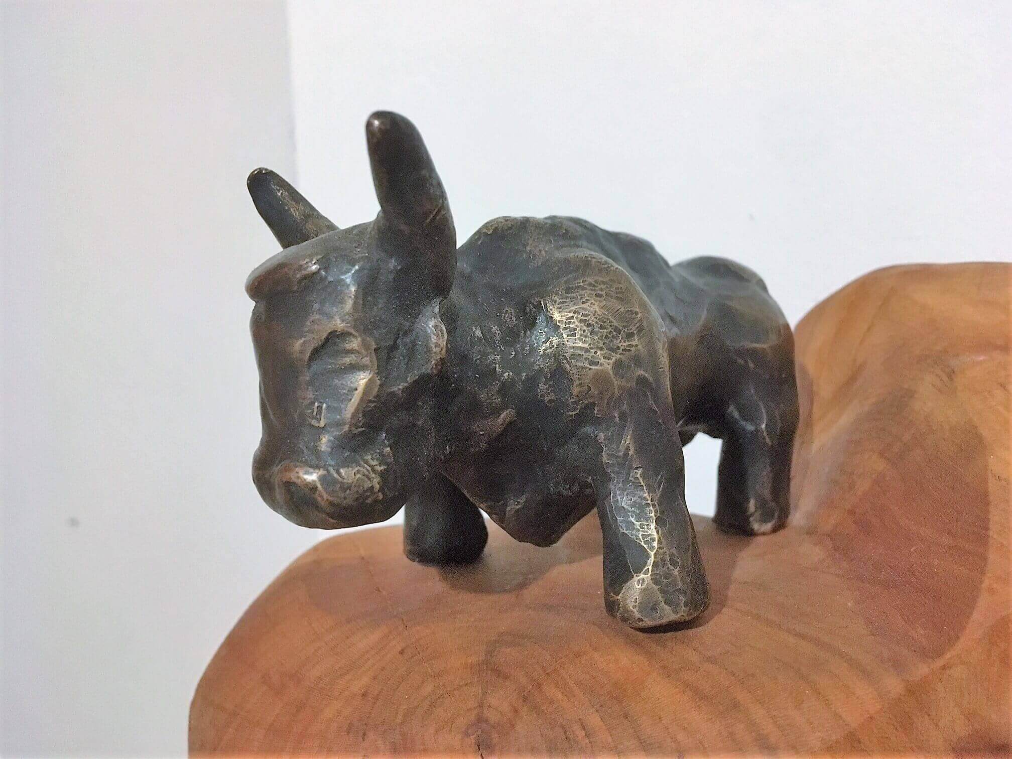 Kleiner Stier aus Bronze 2